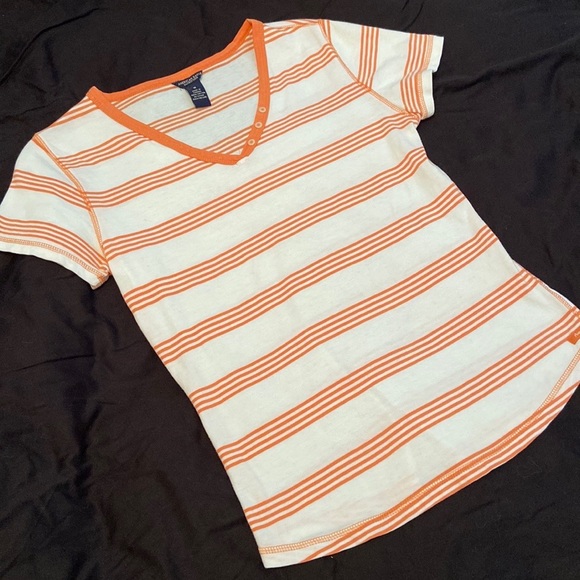 🎉HOST PICK 🤩Vintage stripe faux Henley cotton tee from the 90s weighted cotton - Picture 8 of 14